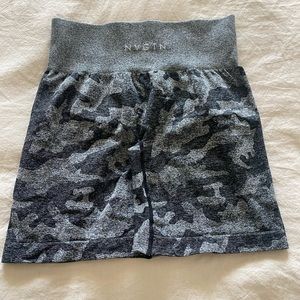 NVGTN black camo size M shorts